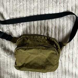 Baggu crossbody Fanny pack moss green